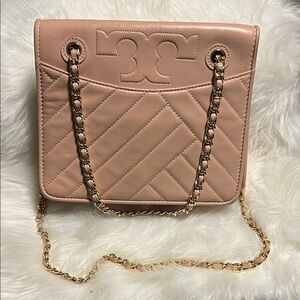 TORY BURCH Elegant Tan Quilted Shoulder Bag
